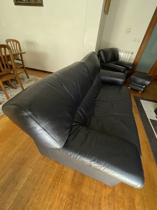 Conjunto de sofás em pele genuína