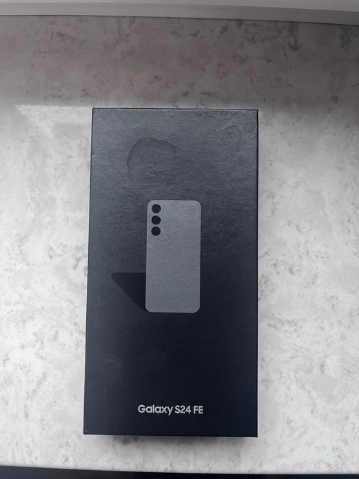 Samsung S24FE używany bateria 100%