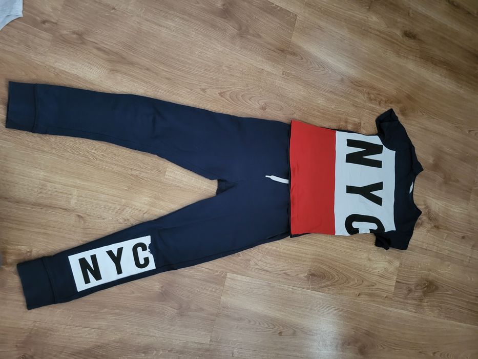 Komplet spodnie + t-shirt  r.122/128