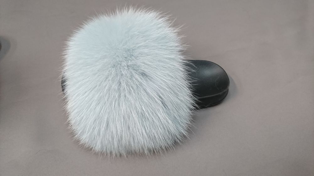 Klapki z futra błękitna laguna