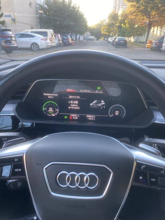 Audi e-rron, 55, 2019