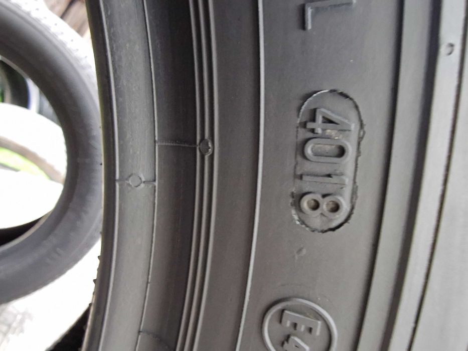 235/60/17 C , Continental ContiVanC 200, jak nowe 9mm, 18r. Super para