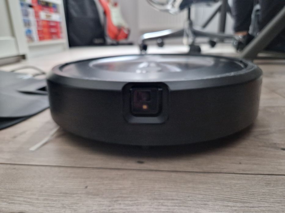 Robot sprzątający iROBOT Roomba j7+ ze stacją samoopróżniającą