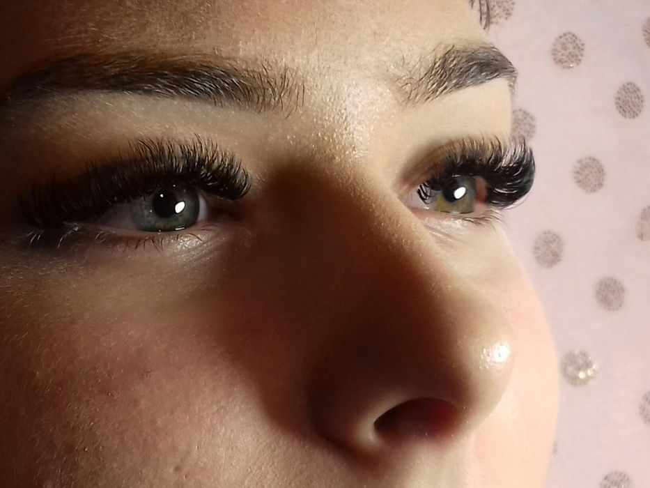 Rzęsy, stylizacja rzęs, henna pudrowa
