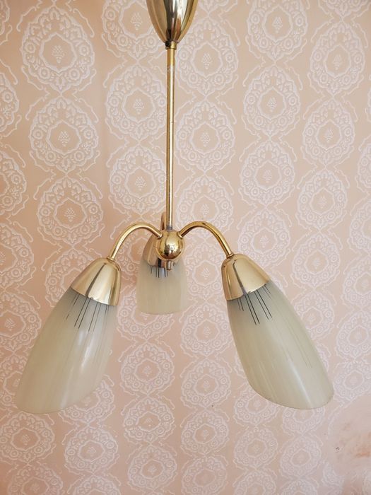 Люстра триріжкова