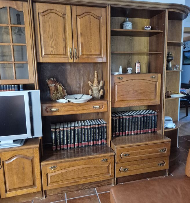 Móvel de sala grande em madeira – modular