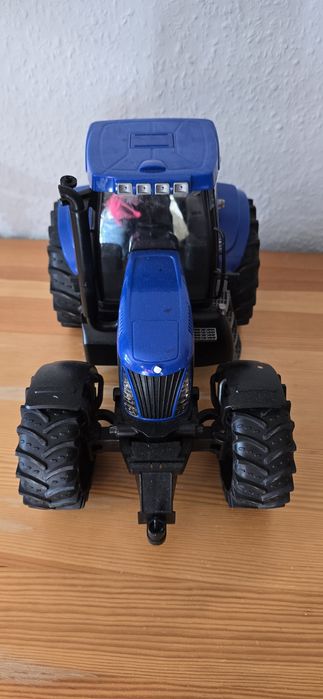 Bruder traktor new holland duzy