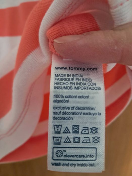 T-shirt Tommy Hilfiger - Tam. M - NOVA