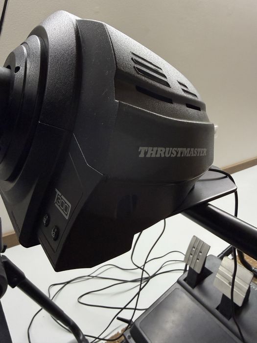 APENAS Thrustmaster T300 + Pedais