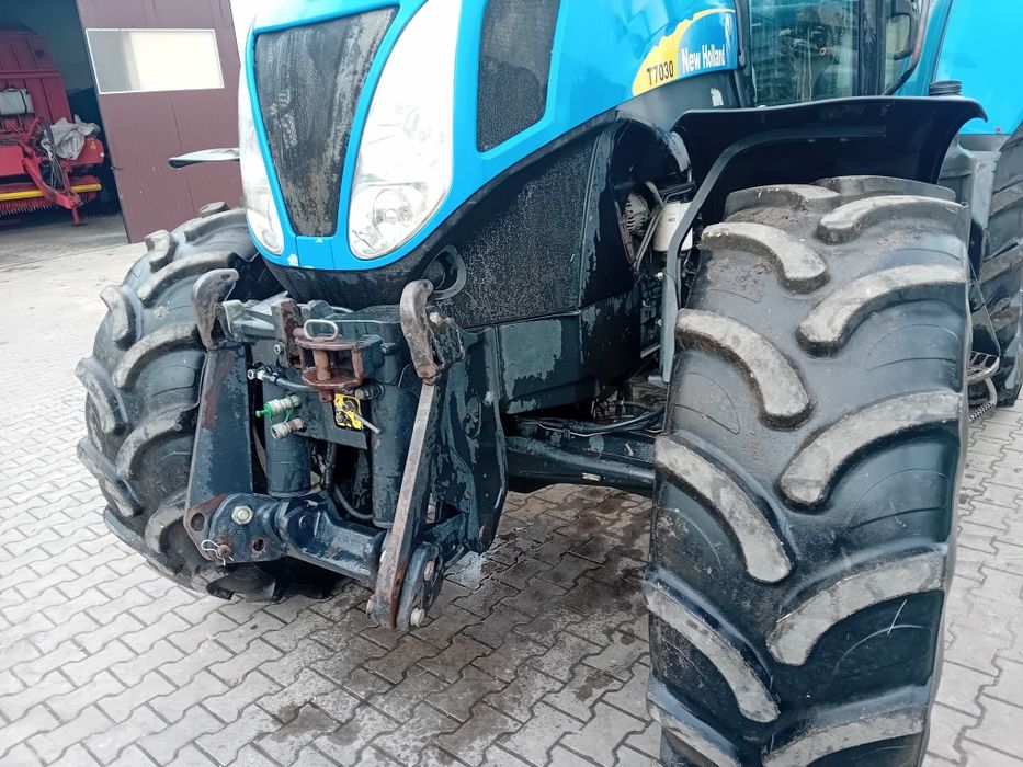 New holland T7030