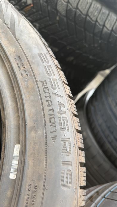 255/45/19 Nokian Hakkapeliitta R 5