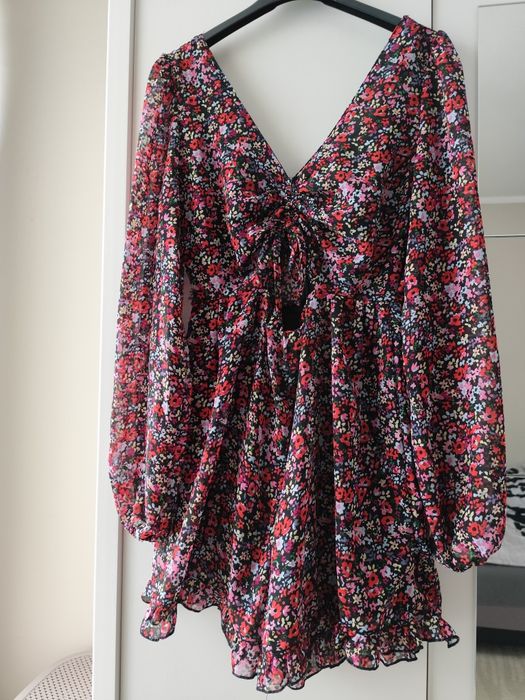 Kobiecy kombinezon w kwiaty z krótkimi spodenkami S