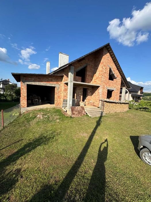 Продається будинок в Остриці — лише 5 км до Чернівців