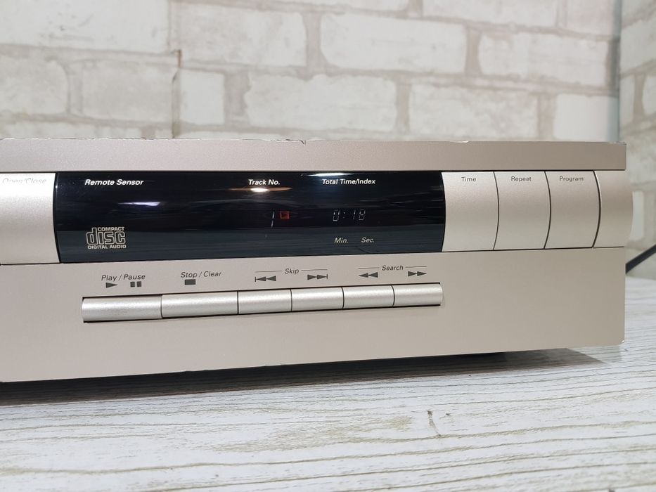 Програвач CD дисків Harman Kardon HD 7400, б/у з Німеччини