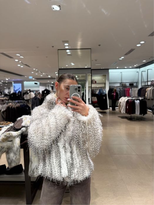 Stylowe futerko z eko-futra – Zara