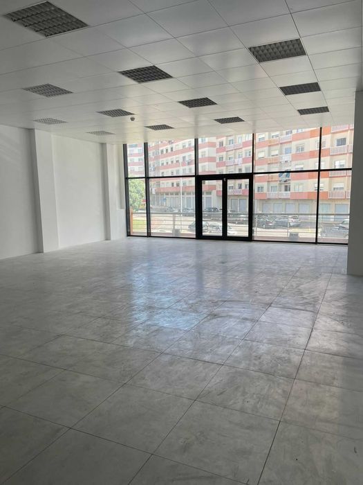 Escritório Amplo para Arrendar | Centro Domingos Jardo – Agualva Cacém