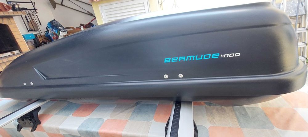 Mala de tejadilho Norauto bermude 4100 com as Barras Thule respectivas