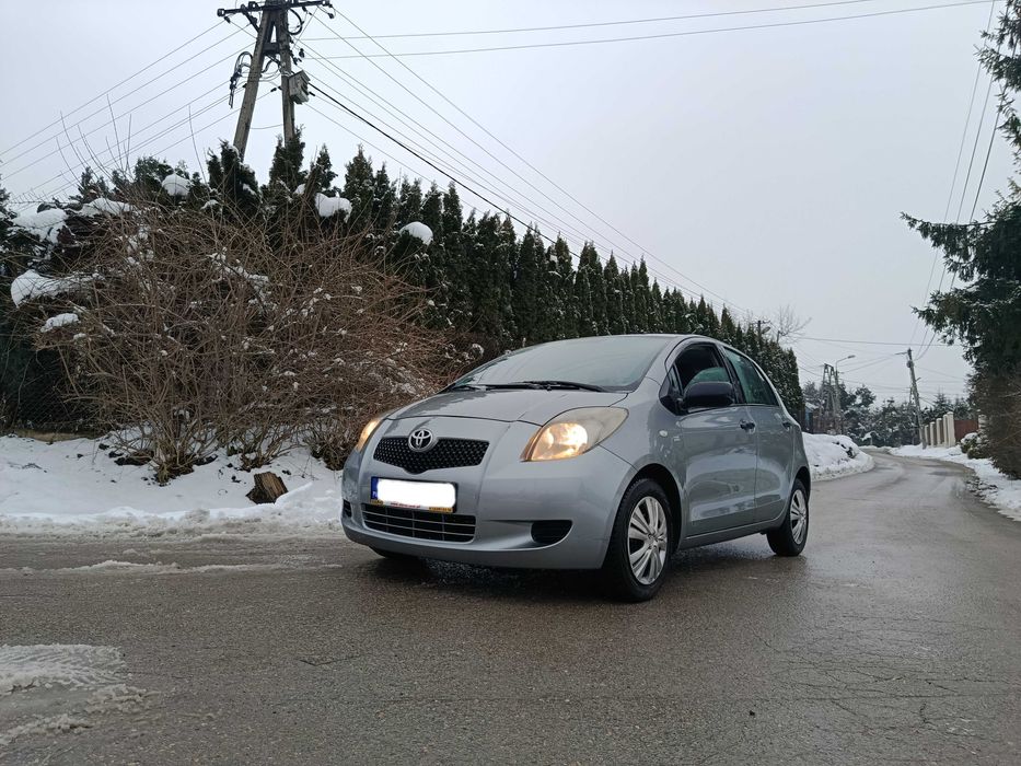 Toyota YARIS 1,0 , 5 -Drzwi , SALON POLSKA , MAŁY PRZEBIEG , Klima