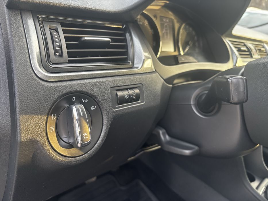 Продам Skoda  Rapid 1.6 Mpi ліфтбек