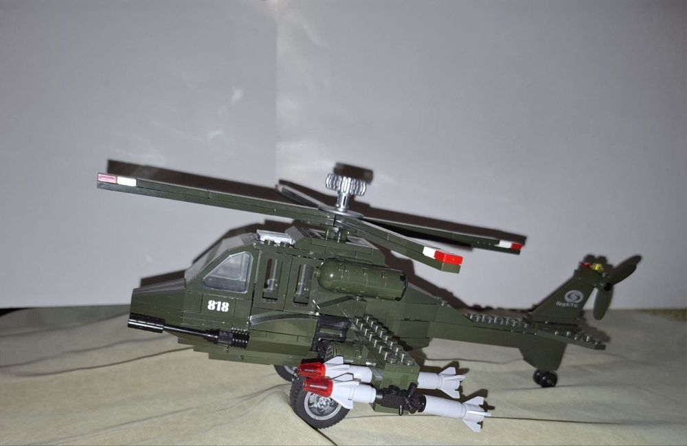 Лего "Військовий вертоліт"