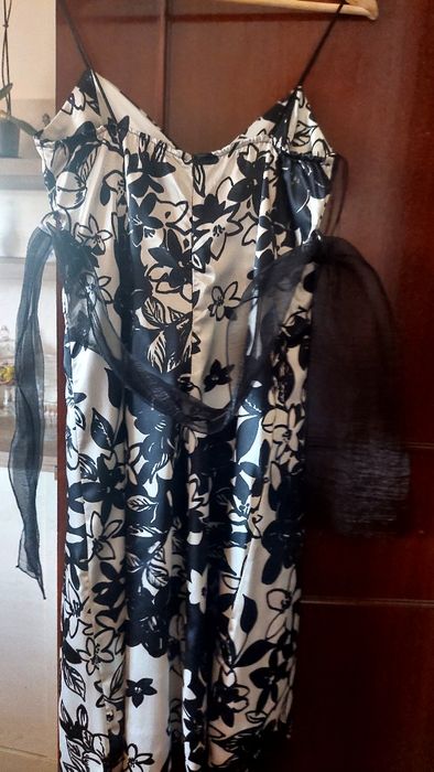 Roupa de mulher em cetim