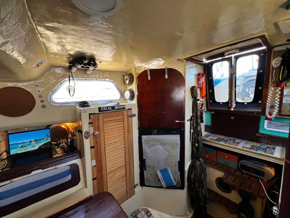 Samphire 29 – Cruzeiro de quilha longa – Mastro e aparelho novos – Solar 300W – AIS – Atualmente a navegar
