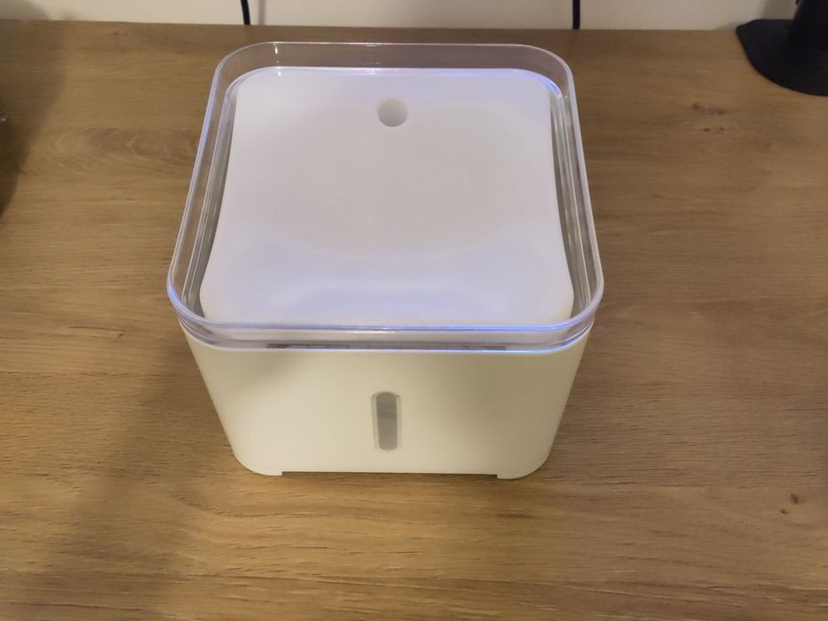 Fontanna/poidełko dla kota