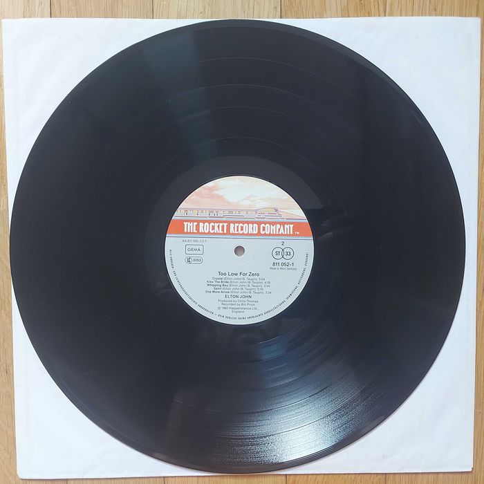 Elton John ‎Too Low For Zero Ger 1983 (VG+/EX)