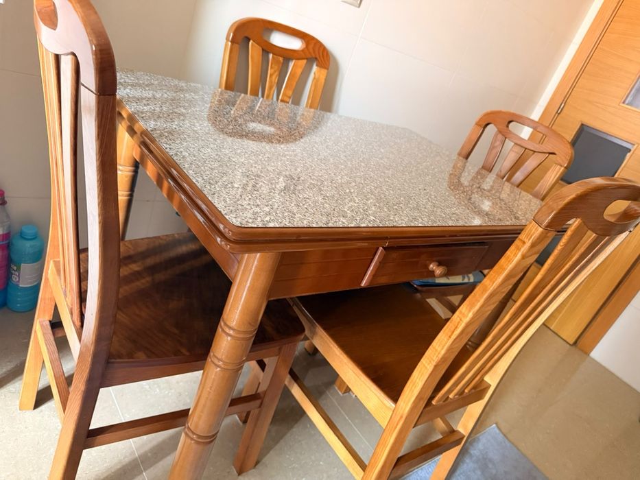 Conjunto de mesa de cozinha e cadeiras