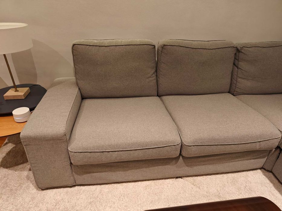 Sofá Kivik canto 4 lugares Tibbleby bege/cinzento