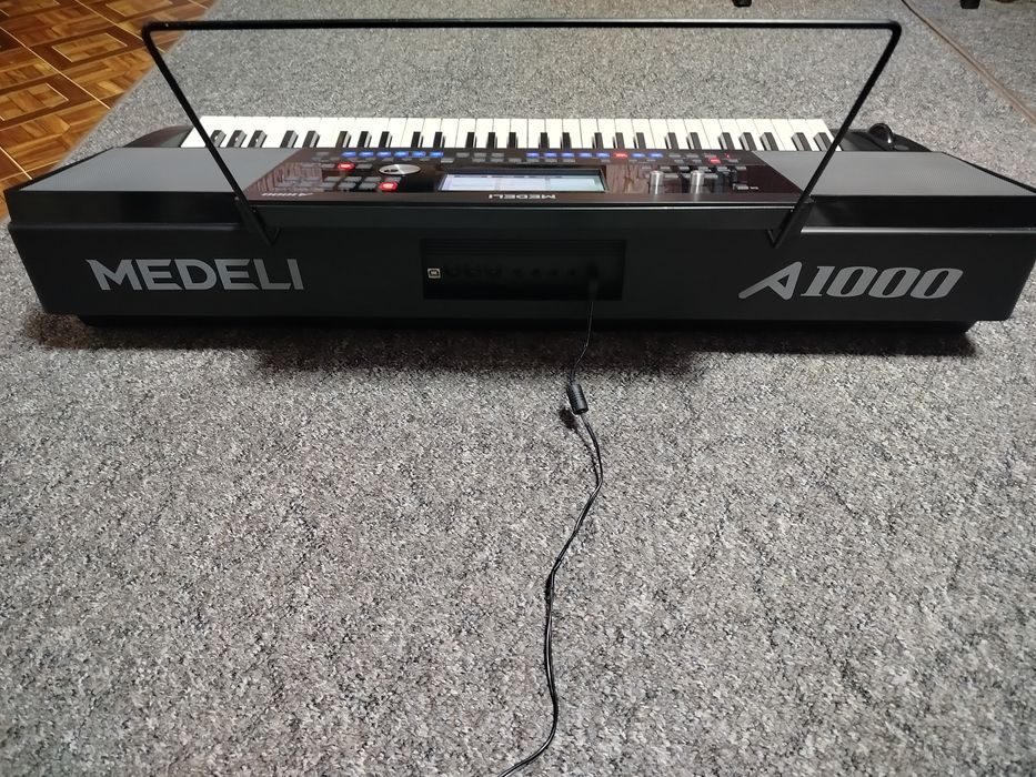 Продам синтезатор MEDELI A1000