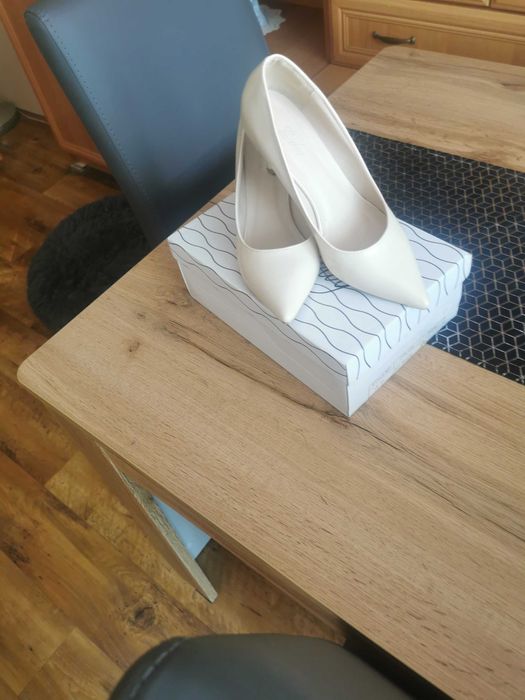 Sprzedam buty damskie roz 37