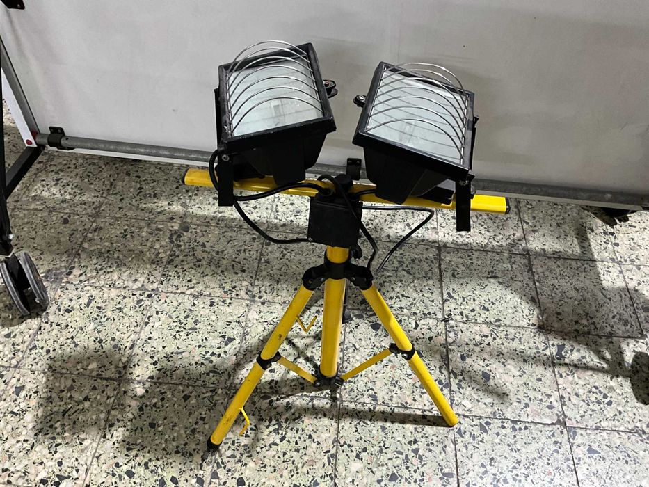 Projetores de halogénio falta uma lâmpada