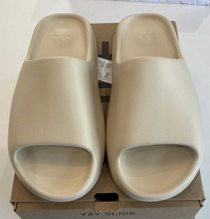 adidas Yeezy Slide / 38