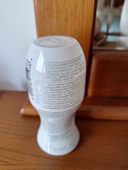 Desodorizante Antitranspirante Roll-On 50ml AVON Pur Blanca