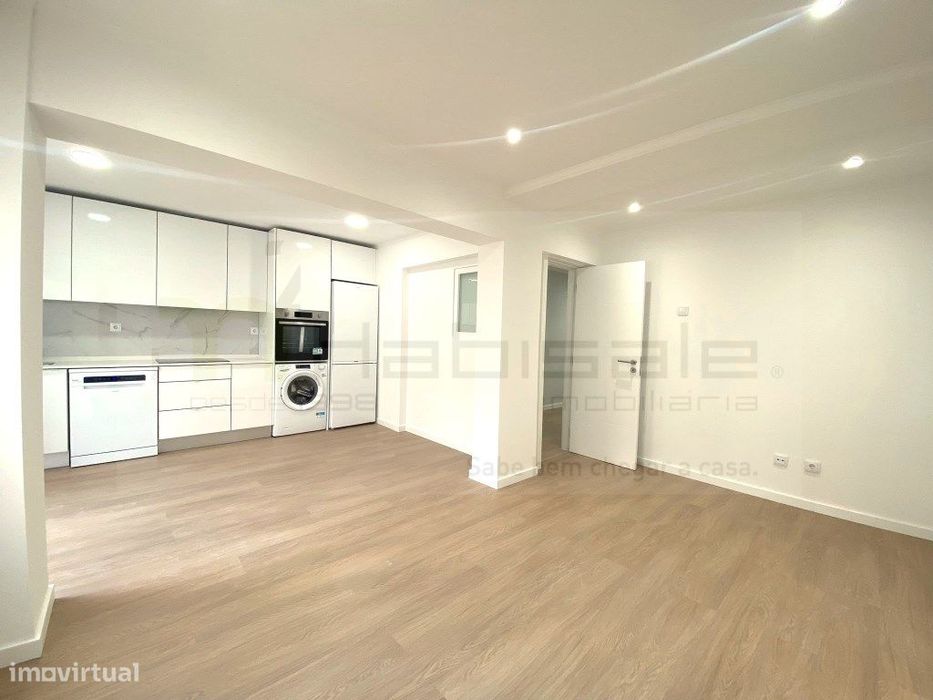 T3 Renovado com Suite | Excelente Localização | Amadora