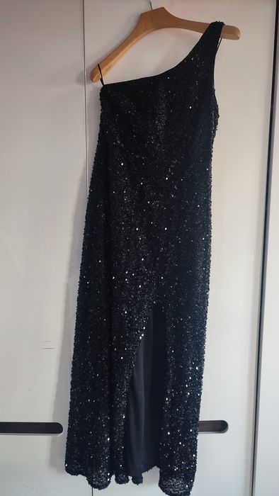 Sukienka cekinowa długa