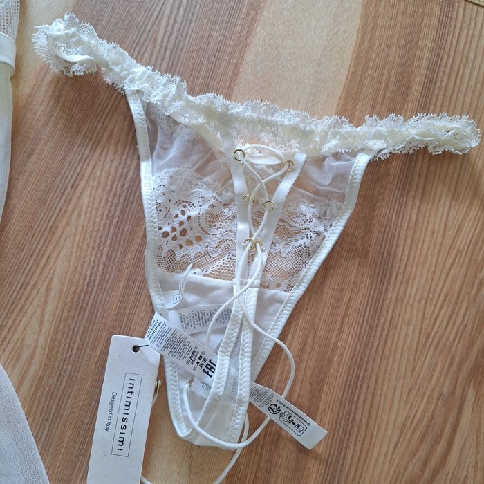 Biała koronkowa halka plus stringi Intimissimi S/M