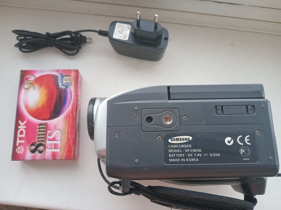 Видеокамера Samsung VP-L905D  (HI8)