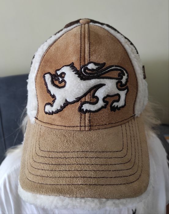 Czapka z daszkiem z  kożuszkiem vintage