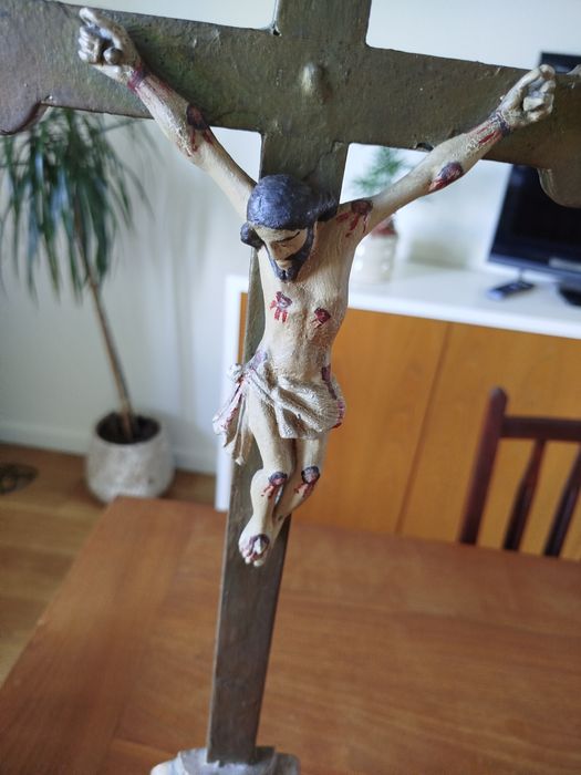 Crucifixo em madeira