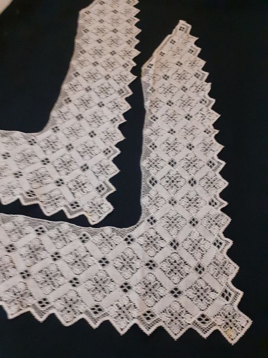 Peniche Bobbin Lace Bed Sheet Trim No. 2 – NEW and Napkin with Bobbin Lace