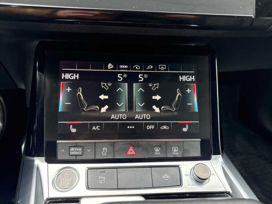 Audi e-tron Premium quattro      2022