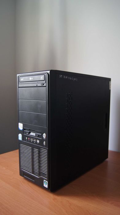 Zestaw komputerowy, komputer stacjonarny z Windows 7