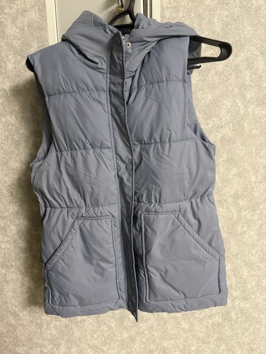 Жіноча жилетка/безрукавка