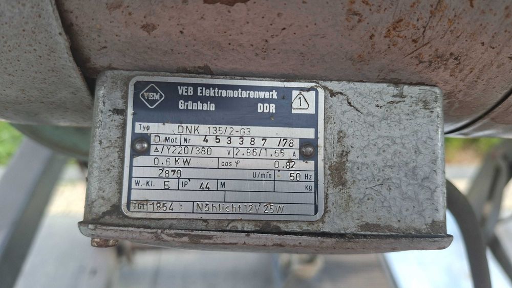 Przemysłowa maszyna do szycia, stebnówka