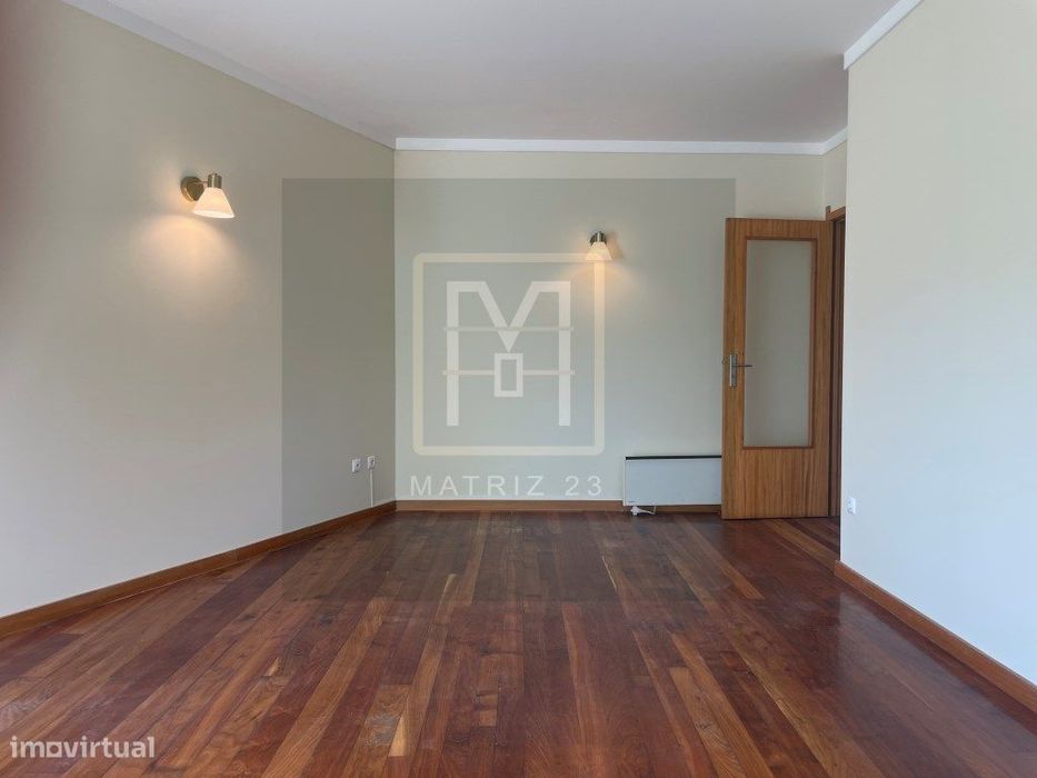 Apartamento T2 | Varanda | Lugar Garagem | Ramalde | Porto