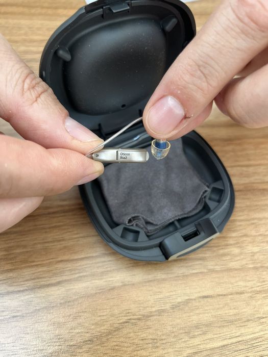 Слуховий апарат. Отікон ріа 2