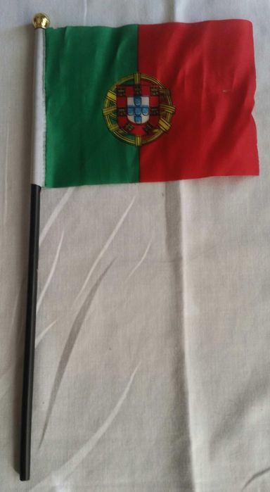 NOVOS. Desde 2€. Cachecóis, galhardete e oferta bandeira.