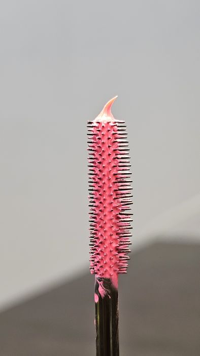 Bell, Red Lipstick, Unreal Color Mascara, Freaky. Różowy tusz do rzęs.